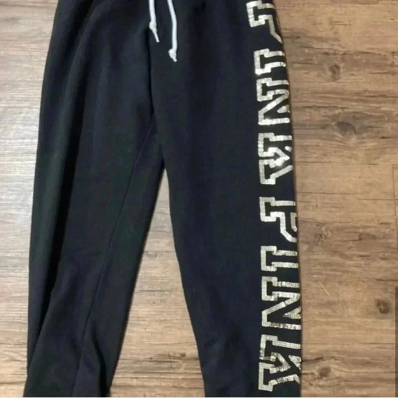 PINK VS 2017 FASHION SHOW BLING ROSES
HOODIE AND JOGGERS SET L - Picture 7 of 9